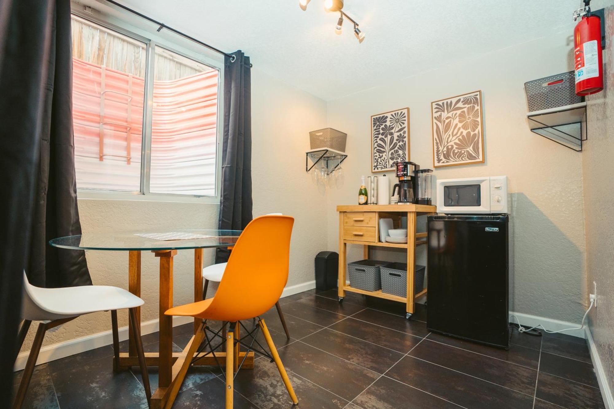 Windsor Retreat Private Basement Suite Денвер Екстер'єр фото