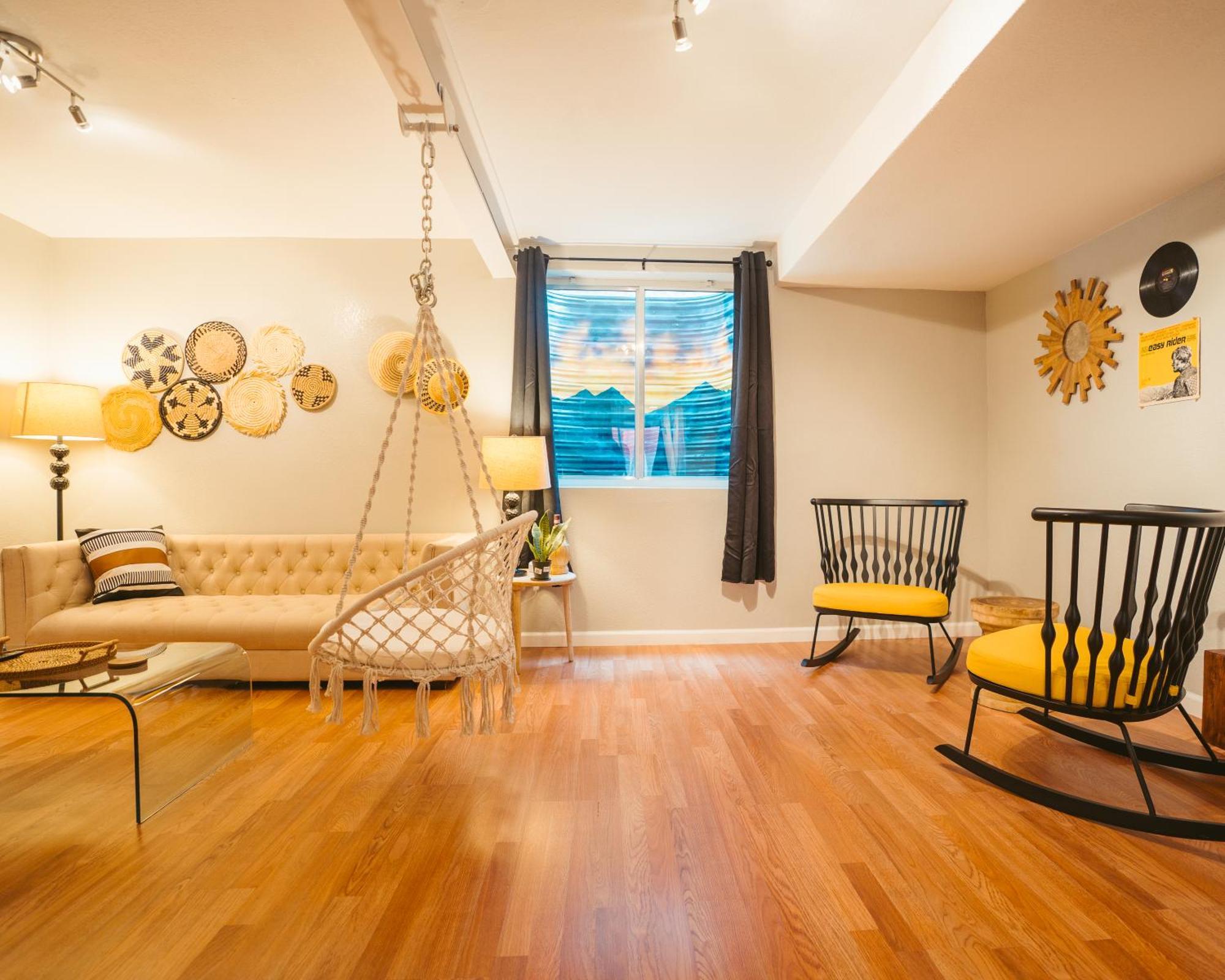Windsor Retreat Private Basement Suite Денвер Екстер'єр фото
